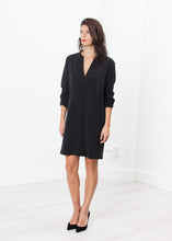 Carica l'immagine nel visualizzatore di Gallery, A-Line Pocket Shift in Black