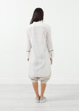 Carica l&#39;immagine nel visualizzatore di Gallery, Tanjore Button Up