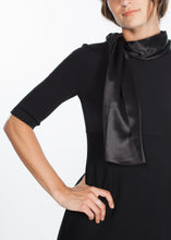 Carica l&#39;immagine nel visualizzatore di Gallery, Tie Neck Wool Dress in Black