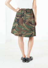 Carica l&#39;immagine nel visualizzatore di Gallery, Military Skirt in Camo