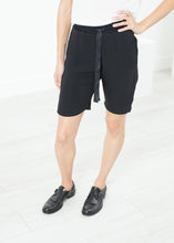 Carica l&#39;immagine nel visualizzatore di Gallery, Nuit Shorts in Black