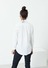 Carica l&#39;immagine nel visualizzatore di Gallery, Pau Shirt in White