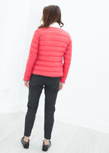 Carica l&#39;immagine nel visualizzatore di Gallery, Camelia Reversible Jacket in Black/Red