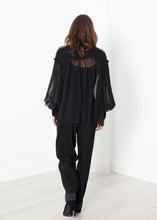 Carica l&#39;immagine nel visualizzatore di Gallery, Poet Silk Sweater in Black