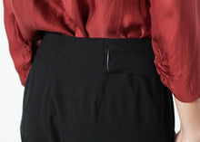 Carica l&#39;immagine nel visualizzatore di Gallery, Pleated Waistband Trouser in Black