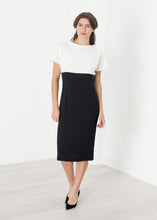 Carica l&#39;immagine nel visualizzatore di Gallery, Pearl Fastened Dress in Cream/Black