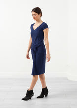 Carica l&#39;immagine nel visualizzatore di Gallery, V-Neck Twist Dress