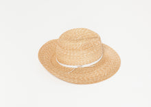 Carica l&#39;immagine nel visualizzatore di Gallery, Wrapped Up Hat in Straw/White
