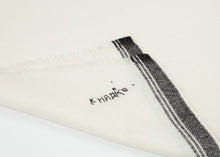 Carica l&#39;immagine nel visualizzatore di Gallery, Edged Wool Scarf in Off White